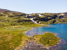 Paisaje con el lago de la montaña, Noruega imágenes de archivo libres de regalías Paisaje con el lago de la montaña, Noruega imágenes de archivo libres de regalías
