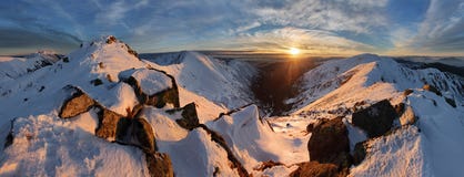 Paisaje de la montaña del invierno del panorama - Eslovaquia, Tatras bajo Imagenes de archivo Paisaje de la montaña del invierno del panorama - Eslovaquia, Tatras bajo Imagenes de archivo