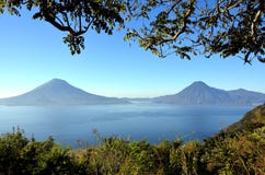 Paisaje de Vulcano en el lago Atitlan guatemala foto de archivo libre de regalías Paisaje de Vulcano en el lago Atitlan guatemala foto de archivo libre de regalías