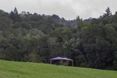 Paisaje hermoso con el gazebo en Napa Valley foto de archivo Paisaje hermoso con el gazebo en Napa Valley foto de archivo