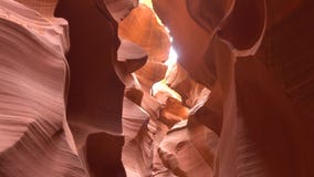 Paisaje salvaje de la naturaleza dentro de la formación de la geología en cueva del barranco del antílope de Arizona con la roca Paisaje salvaje de la naturaleza dentro de la formación de la geología en cueva del barranco del antílope de Arizona con la roca