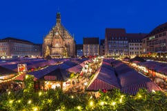 Paisaje urbano de la Mercado-tarde de la Nuremberg-Alemania-Navidad Paisaje urbano de la Mercado-tarde de la Nuremberg-Alemania-Navidad
