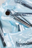 Pakete mit dentals Werkzeugen lizenzfreie stockfotos Pakete mit dentals Werkzeugen lizenzfreie stockfotos