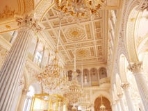 Pal?cio St Petersburg R?ssia de Peterhof imagens de stock royalty free Pal?cio St Petersburg R?ssia de Peterhof imagens de stock royalty free