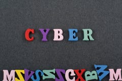 Palabra CIBERNÉTICA en el fondo negro compuesto de letras de madera del ABC del bloque colorido del alfabeto, espacio del tablero fotografía de archivo libre de regalías Palabra CIBERNÉTICA en el fondo negro compuesto de letras de madera del ABC del bloque colorido del alfabeto, espacio del tablero fotografía de archivo libre de regalías