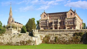 Palacio Sobrellano στοκ εικόνες με δικαίωμα ελεύθερης χρήσης Palacio Sobrellano στοκ εικόνες με δικαίωμα ελεύθερης χρήσης