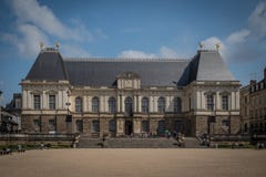 Palais du Парламент de Бретань, улица Бретань городского центра Ренна старая, Франция стоковые изображения Palais du Парламент de Бретань, улица Бретань городского центра Ренна старая, Франция стоковые изображения