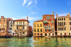 Palais médiévaux Dario et Salviati dans Grand Canal, vue d'été photo libre de droits Palais médiévaux Dario et Salviati dans Grand Canal, vue d'été photo libre de droits
