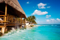 Palapa van het Playa del Carmenstrand in Mexico royalty-vrije stock foto's Palapa van het Playa del Carmenstrand in Mexico royalty-vrije stock foto's