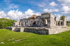 Palazzo maya - rovine di Tulum, Messico fotografia stock Palazzo maya - rovine di Tulum, Messico fotografia stock