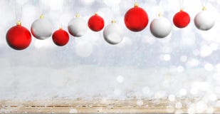 Palle di Natale su fondo di legno con neve, spazio della copia illustrazione 3D royalty illustrazione gratis Palle di Natale su fondo di legno con neve, spazio della copia illustrazione 3D royalty illustrazione gratis
