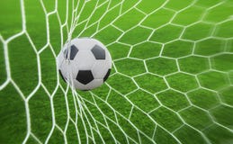 Pallone da calcio nello scopo fotografia stock Pallone da calcio nello scopo fotografia stock