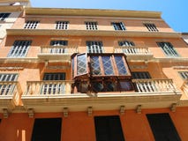 Palma de Mallorca, Spanje De typische balkons op de voorgevels van de gebouwen en de huizen in het oude stadscentrum royalty-vrije stock foto's Palma de Mallorca, Spanje De typische balkons op de voorgevels van de gebouwen en de huizen in het oude stadscentrum royalty-vrije stock foto's