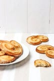 Palmiers spagnoli su un piatto, colori leggeri, spazio per la copia fotografie stock Palmiers spagnoli su un piatto, colori leggeri, spazio per la copia fotografie stock