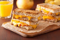 Panino arrostito del bacon e del formaggio immagine stock Panino arrostito del bacon e del formaggio immagine stock