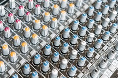 Panneau de commande de mélangeur sain Contrôleur sain Recording Studio photographie stock Panneau de commande de mélangeur sain Contrôleur sain Recording Studio photographie stock