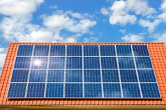 Panneau solaire sur un toit Panneau solaire sur un toit
