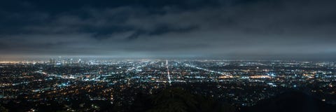 Panorama av Los Angeles cityscape på natten royaltyfri bild Panorama av Los Angeles cityscape på natten royaltyfri bild