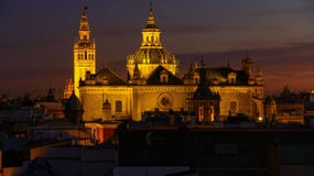 Panorama da opinião Catedral de Sevilla Cathedral de Sevilla Spain, Sevilha fotografia de stock royalty free Panorama da opinião Catedral de Sevilla Cathedral de Sevilla Spain, Sevilha fotografia de stock royalty free