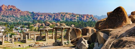 Panorama de Hampi, vista del templo de Virupaksha fotos de archivo Panorama de Hampi, vista del templo de Virupaksha fotos de archivo