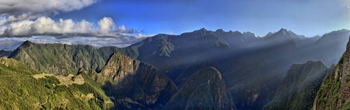 Panorama de HDR de la salida del sol sobre el RuinsMachu Picchu fotos de archivo Panorama de HDR de la salida del sol sobre el RuinsMachu Picchu fotos de archivo