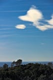 Panorama de mer de Cinque Terre Arbres, mer, ciel dans un panorama de Cinque Terre Grosso de Monte Province de La Spezia photos stock Panorama de mer de Cinque Terre Arbres, mer, ciel dans un panorama de Cinque Terre Grosso de Monte Province de La Spezia photos stock