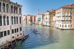 Panorama de Venise : canal, gondole, bateaux et vieilles maisons de brique à Venise, Italie, l'Europe photo stock Panorama de Venise : canal, gondole, bateaux et vieilles maisons de brique à Venise, Italie, l'Europe photo stock