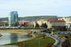 Panorama de ville de Vilnius avec la banque Barclays et l'université d'Educology Photos stock Panorama de ville de Vilnius avec la banque Barclays et l'université d'Educology Photos stock