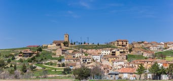 Panorama del pueblo de Valleruela de Pedraza en España fotos de archivo libres de regalías Panorama del pueblo de Valleruela de Pedraza en España fotos de archivo libres de regalías