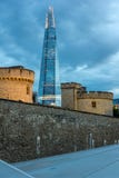 Panorama di notte con la torre di Londra e del coccio, Londra, Inghilterra, Gran Bretagna Immagine Stock Panorama di notte con la torre di Londra e del coccio, Londra, Inghilterra, Gran Bretagna Immagine Stock