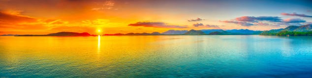 Panorama di tramonto fotografia stock libera da diritti Panorama di tramonto fotografia stock libera da diritti