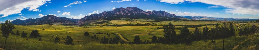 Panorama dos ferros de passar roupa de Boulder fotografia de stock Panorama dos ferros de passar roupa de Boulder fotografia de stock