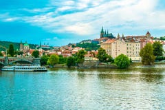 Panorama du St Vitus Cathedral à Prague au jour photos stock Panorama du St Vitus Cathedral à Prague au jour photos stock