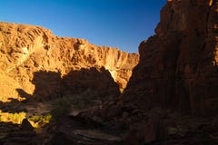 Panorama innerhalb der Schlucht alias Guelta d ?Archei in Ost-Ennedi, Tschad stockbild Panorama innerhalb der Schlucht alias Guelta d ?Archei in Ost-Ennedi, Tschad stockbild