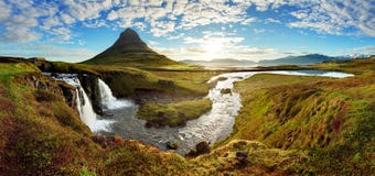 Panorama - Island-Landschaft lizenzfreie stockbilder Panorama - Island-Landschaft lizenzfreie stockbilder