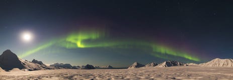 PANORAMA - Północni światła nad Arktyczny lodowiec - Svalbard, Spitsbergen fotografia stock PANORAMA - Północni światła nad Arktyczny lodowiec - Svalbard, Spitsbergen fotografia stock
