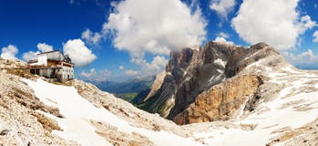 Panorama- sikt av det höga berg i Italien arkivbilder Panorama- sikt av det höga berg i Italien arkivbilder