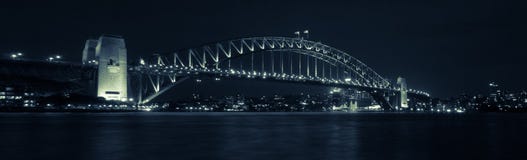 Panorama Sydney Harbour Bridge vid natt royaltyfria bilder Panorama Sydney Harbour Bridge vid natt royaltyfria bilder