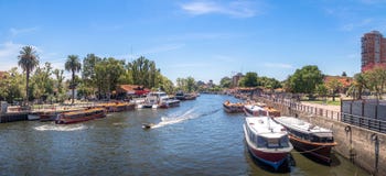 Panorama van Boten bij Tigre-Rivier - Tigre, Buenos aires, Argentinië royalty-vrije stock foto's Panorama van Boten bij Tigre-Rivier - Tigre, Buenos aires, Argentinië royalty-vrije stock foto's