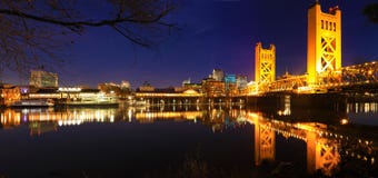 Panorama van de Torenbrug in Sacramento bij nacht stock foto's Panorama van de Torenbrug in Sacramento bij nacht stock foto's