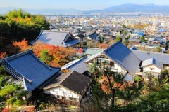 Panorama van Kyoto zoals die van Enkoji-Tempel wordt gezien stock foto Panorama van Kyoto zoals die van Enkoji-Tempel wordt gezien stock foto