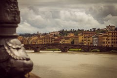 Panoramablick der Stadt von Florenz Sturmwolken bedecken den Himmel lizenzfreie stockfotos Panoramablick der Stadt von Florenz Sturmwolken bedecken den Himmel lizenzfreie stockfotos