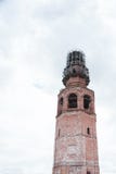 Panoramablick von Häusern, von Kirche und von Glockenturm in einem reizend Dorf in der Abteilung vektor abbildung Panoramablick von Häusern, von Kirche und von Glockenturm in einem reizend Dorf in der Abteilung vektor abbildung