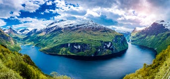 PanoramaGeiranger fjord, Norge royaltyfri bild PanoramaGeiranger fjord, Norge royaltyfri bild