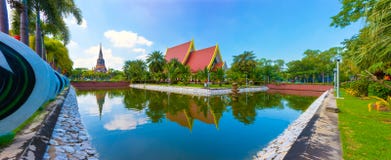 Panoramasikt av arkitektur för gammal tempel, Wat Yai Chai Mongkol royaltyfri foto Panoramasikt av arkitektur för gammal tempel, Wat Yai Chai Mongkol royaltyfri foto