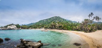 Panoramautsikt av stranden på Cabo San Juan - Tayrona den naturliga nationalparken, Colombia arkivfoton Panoramautsikt av stranden på Cabo San Juan - Tayrona den naturliga nationalparken, Colombia arkivfoton