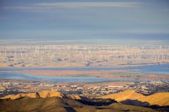 Panoramautsikt in mot San Joaquin River, Pittsburg och Antioch från toppmötet av Mt Diablo royaltyfria bilder Panoramautsikt in mot San Joaquin River, Pittsburg och Antioch från toppmötet av Mt Diablo royaltyfria bilder