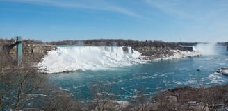 Panoramautsikten av de Niagara Falls hästskonedgångarna, de amerikanska nedgångarna som är brud- skyler nedgångar och det amerika fotografering för bildbyråer Panoramautsikten av de Niagara Falls hästskonedgångarna, de amerikanska nedgångarna som är brud- skyler nedgångar och det amerika fotografering för bildbyråer