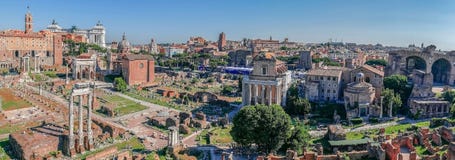 Panoramautsikten över fördärvar av Roman Forum royaltyfri fotografi Panoramautsikten över fördärvar av Roman Forum royaltyfri fotografi