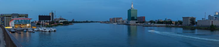 Panoramiczna nocy scena Pięć Cowries zatoczka Lagos Nigeria fotografia royalty free Panoramiczna nocy scena Pięć Cowries zatoczka Lagos Nigeria fotografia royalty free
